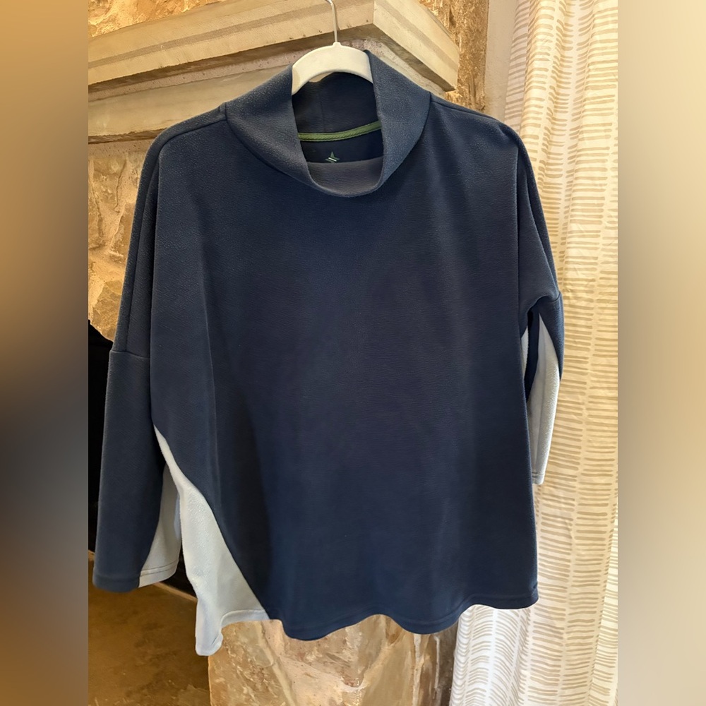 Tuckernuck woman’s Turtleneck sweatshirt